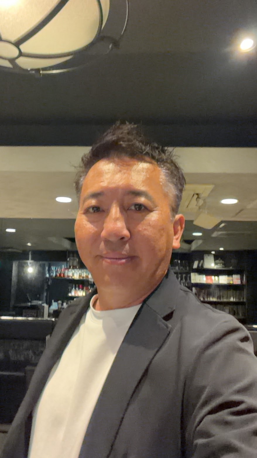 ジャケット姿の谷口真一
